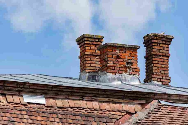 How to deal with issue of a chimney leaking water in MD